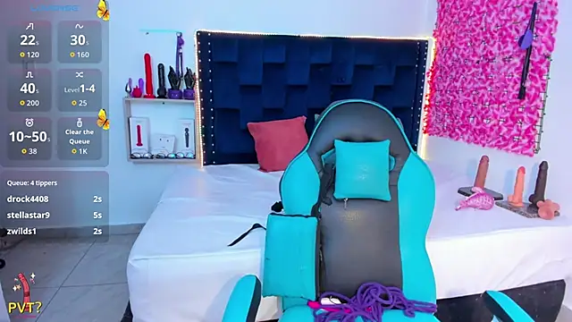 SaraApril 1 online show from September 28, 2025, 6:04 pm