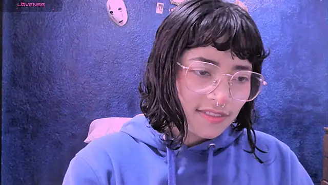 NinaYellow online show from February 17, 2025, 4:17 pm