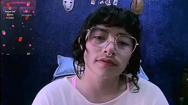 NinaYellow online show from February 4, 2026, 2:12 pm