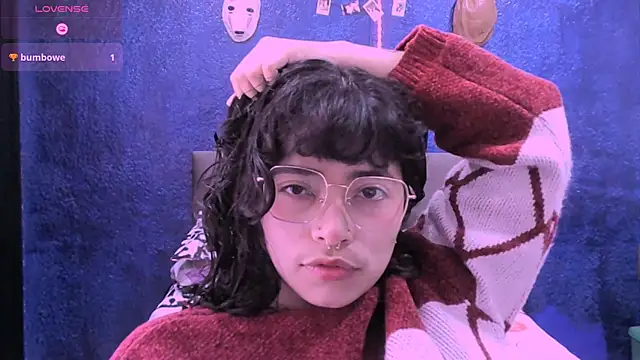 NinaYellow online show from October 13, 2025, 4:41 pm