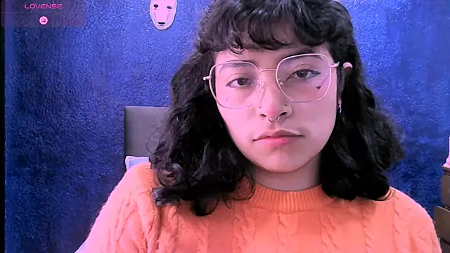 NinaYellow online show from September 24, 2025, 1:50 pm