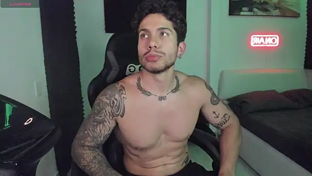 LucianSinclair online show from November 28, 2025, 2:23 am