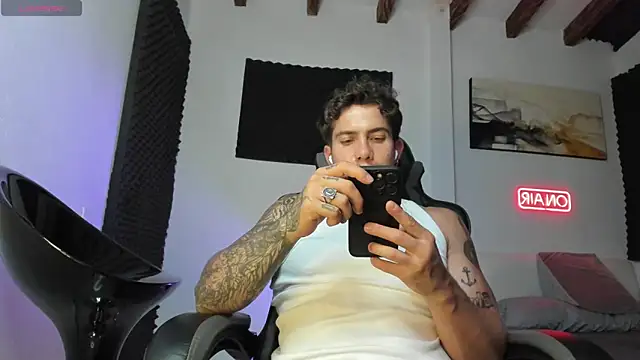 LucianSinclair online show from November 13, 2025, 3:43 am