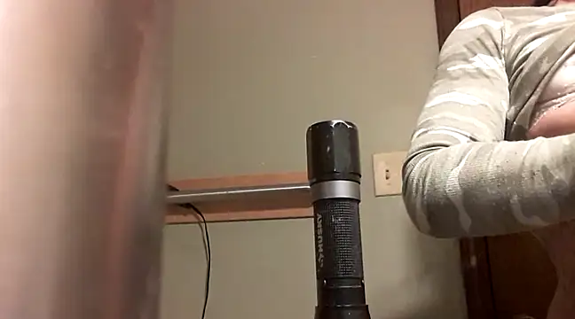 Snapshot of Everlyrose27 chatting on January 12, 2025, 8:46 am Everlyrose27 online show from January 12, 2025, 8:46 am