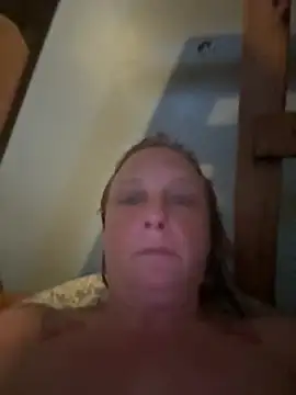 Snapshot of Everlyrose27 chatting on May 13, 2026, 4:36 pm Everlyrose27 online show from May 13, 2026, 4:36 pm