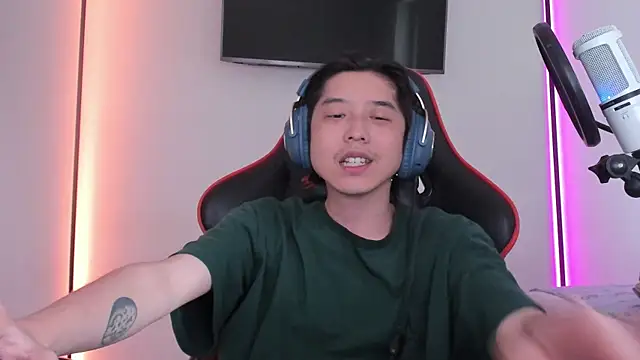 wexlee7 online show from September 24, 2025, 11:06 am