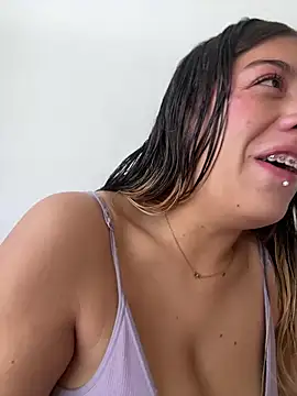 Snapshot of Enyeld_ruru chatting on October 6, 2025, 1:23 pm Enyeld ruru online show from October 6, 2025, 1:23 pm