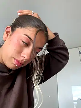 Snapshot of Enyeld_ruru chatting on October 3, 2025, 4:08 pm Enyeld ruru online show from October 3, 2025, 4:08 pm