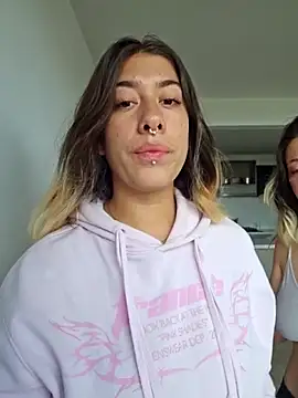 Snapshot of Enyeld_ruru chatting on November 8, 2025, 4:32 pm Enyeld ruru online show from November 8, 2025, 4:32 pm