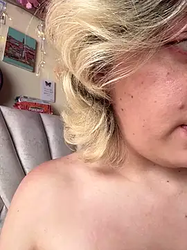 Snapshot of Enyeld_ruru chatting on February 22, 2025, 9:15 pm Enyeld ruru online show from February 22, 2025, 9:15 pm