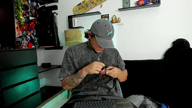 Tom Krakow online show from March 10, 2025, 8:34 pm