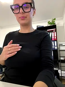 Hii Lolla online show from December 1, 2025, 7:09 am