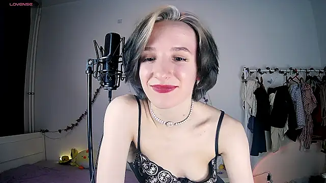 Snapshot of Violet_Veliya chatting on February 28, 2025, 5:26 pm Violet Veliya online show from February 28, 2025, 5:26 pm