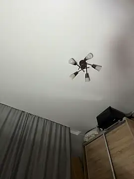 -SweetDi- online show from April 5, 2026, 5:30 pm