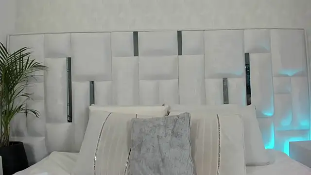 imkrystall online show from January 13, 2026, 8:24 pm