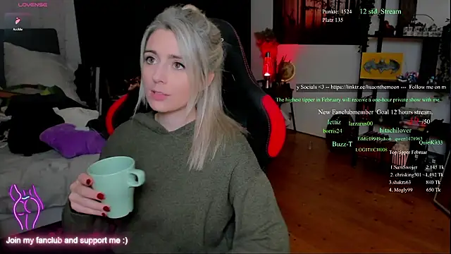 Snapshot of Lisaonthemoon chatting on February 8, 2026, 8:50 pm Lisaonthemoon online show from February 8, 2026, 8:50 pm