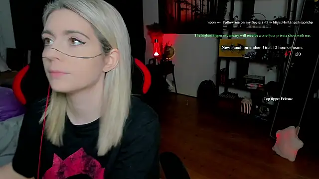 Snapshot of Lisaonthemoon chatting on February 2, 2026, 4:28 pm Lisaonthemoon online show from February 2, 2026, 4:28 pm