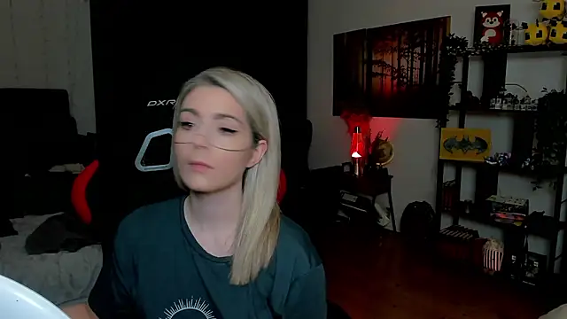 Snapshot of Lisaonthemoon chatting on February 28, 2026, 8:08 pm Lisaonthemoon online show from February 28, 2026, 8:08 pm