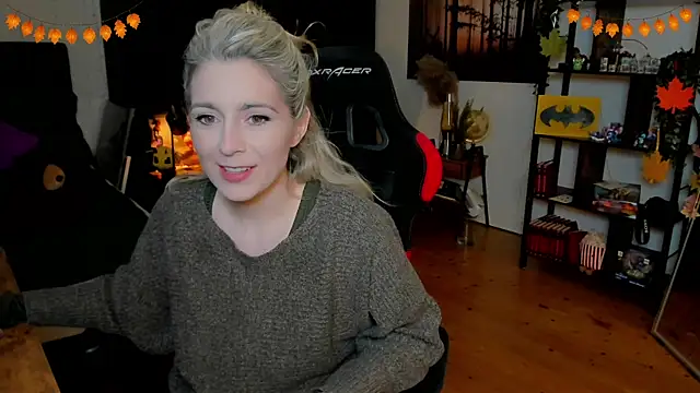 Lisaonthemoon online show from October 29, 2025, 8:41 pm