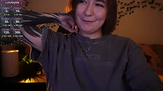 Megan  Hart online show from December 2, 2025, 1:39 am