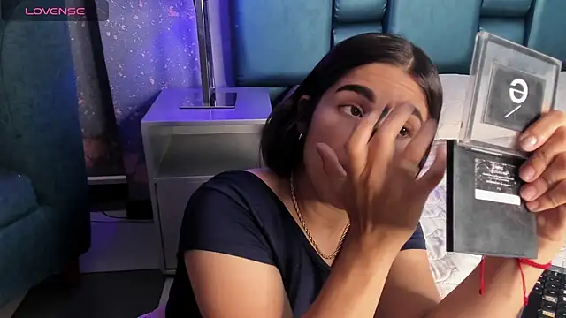 bellaa becca online show from November 23, 2025, 6:40 pm