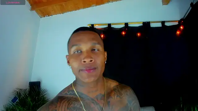 esteveen ortegas  online show from September 18, 2025, 7:33 am