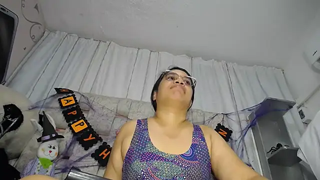 KEYRA-MILLER- online show from October 19, 2025, 2:14 am