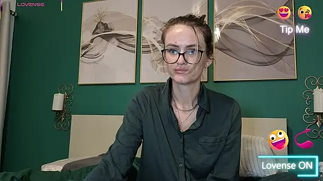 hotjessyca online show from April 30, 2026, 4:52 am