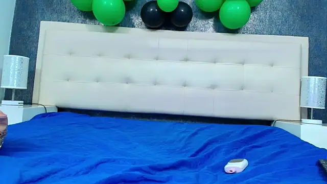 Cloeandtyfanny online show from March 18, 2026, 8:10 pm