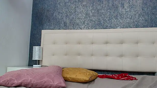 Snapshot of Cloeandtyfanny chatting on January 31, 2026, 8:18 pm Cloeandtyfanny online show from January 31, 2026, 8:18 pm