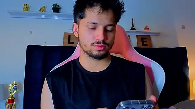 Issac james  online show from March 18, 2026, 3:42 am