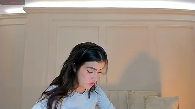 PaulinaSantos  online show from April 6, 2026, 7:04 pm