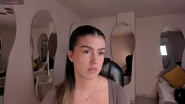 PaulinaSantos  online show from September 11, 2025, 7:14 pm