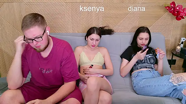 Ksenny online show from April 4, 2026, 5:25 am