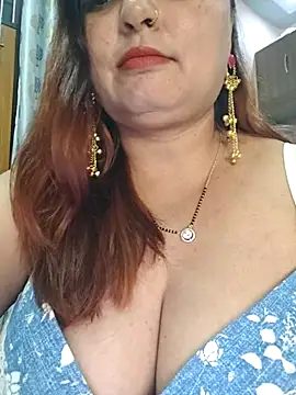 Snapshot of Dianaa9 chatting on May 5, 2026, 6:44 pm Dianaa9 online show from May 5, 2026, 6:44 pm
