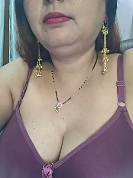 Snapshot of Dianaa9 chatting on April 19, 2026, 6:10 pm Dianaa9 online show from April 19, 2026, 6:10 pm