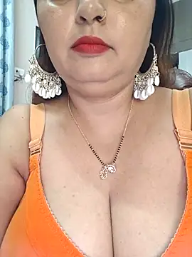 Snapshot of Dianaa9 chatting on May 10, 2026, 5:37 pm Dianaa9 online show from May 10, 2026, 5:37 pm