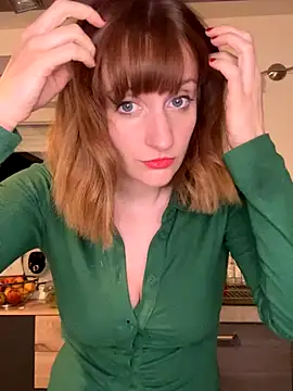 victoirenextdoor online show from September 9, 2025, 6:28 pm