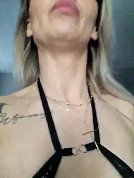 SweetMonicaUK online show from March 19, 2025, 12:56 pm