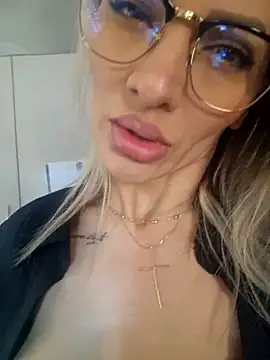 SweetMonicaUK online show from March 12, 2025, 9:55 am