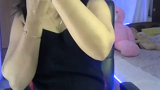 Snapshot of Black_cat_cutie chatting on September 15, 2025, 4:57 am Black cat cutie online show from September 15, 2025, 4:57 am