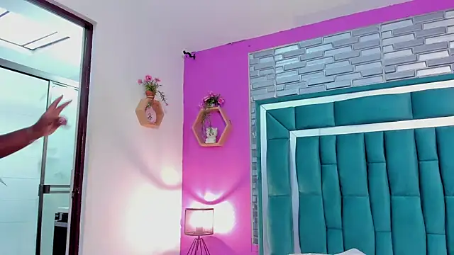 LORENSCOLLINS online show from September 13, 2025, 1:22 pm