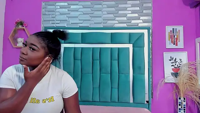 LORENSCOLLINS online show from October 7, 2025, 12:50 pm