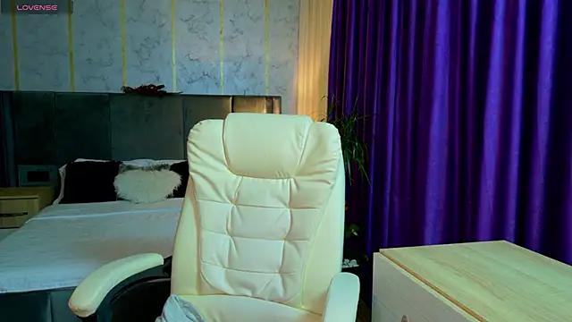 -KASANDRA- online show from November 18, 2025, 3:48 pm