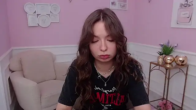 LucySkilar online show from October 6, 2025, 4:35 am