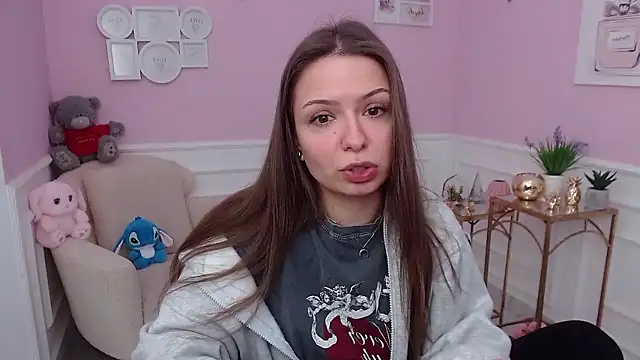 LucySkilar online show from January 19, 2026, 5:55 am