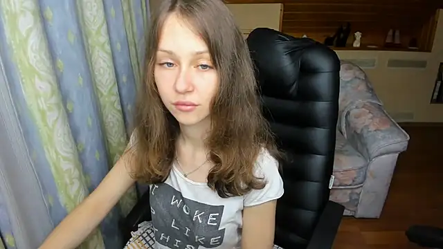 AfinaCutie online show from November 12, 2025, 1:37 pm