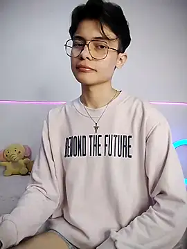 Dmitri Aksnes online show from October 3, 2025, 9:49 pm