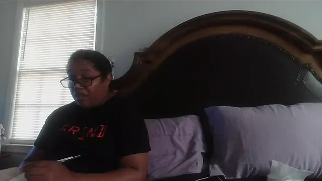 ebonyred online show from February 19, 2026, 10:29 pm