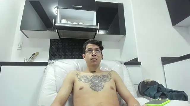 AgarEvans online show from December 10, 2024, 4:02 am